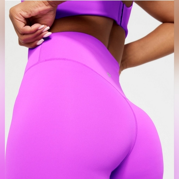 Fabletics - Picture 1 of 5